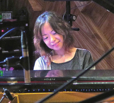 八木美恵子(ピアノ)